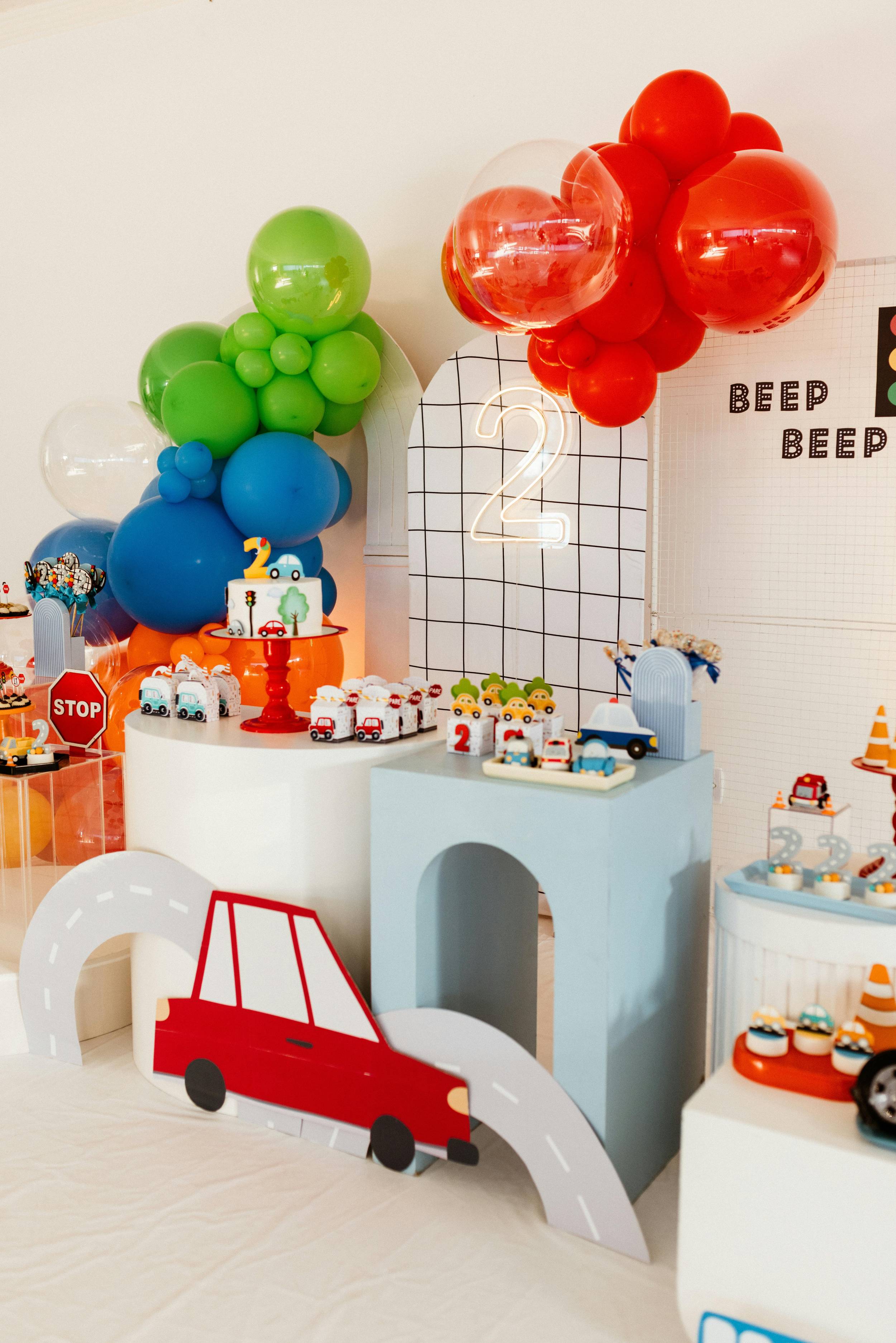 تنسيق عيد الميلاد بالوان جريئة وتنظيم راقي